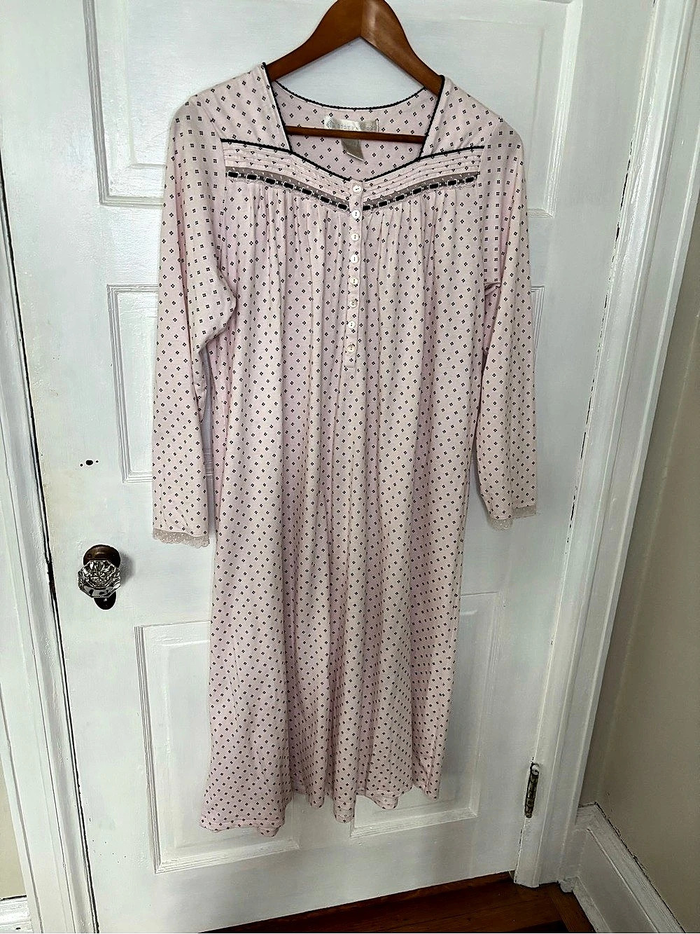 Eileen West Pale Pink Cotton Nightgown with Black Accents Size Small